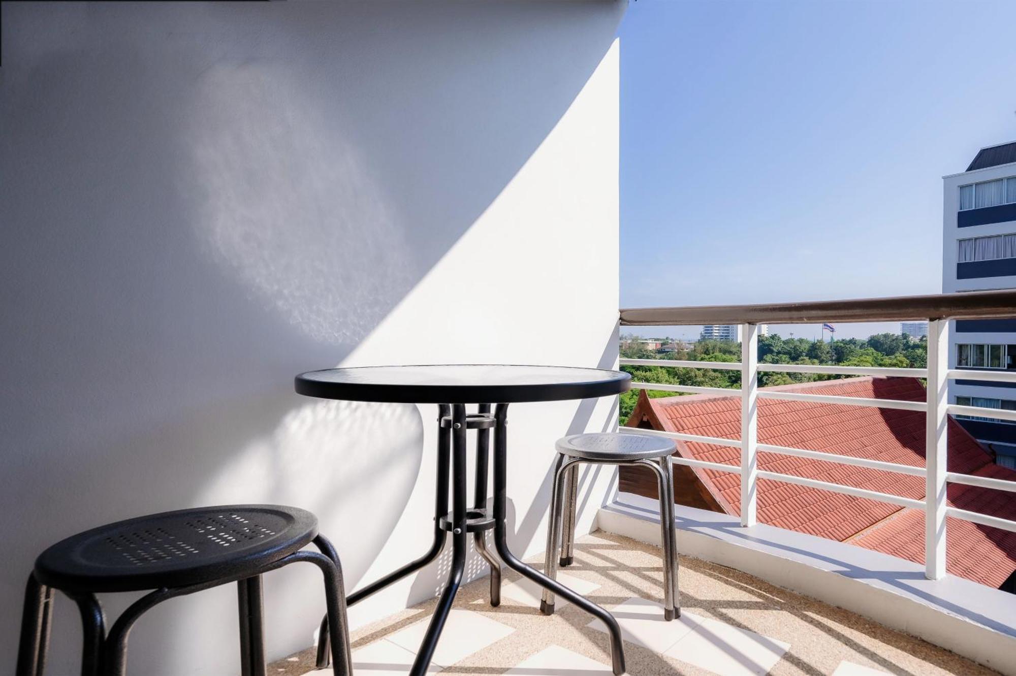 First Hua Hin - Happy Rent Apartment Room photo